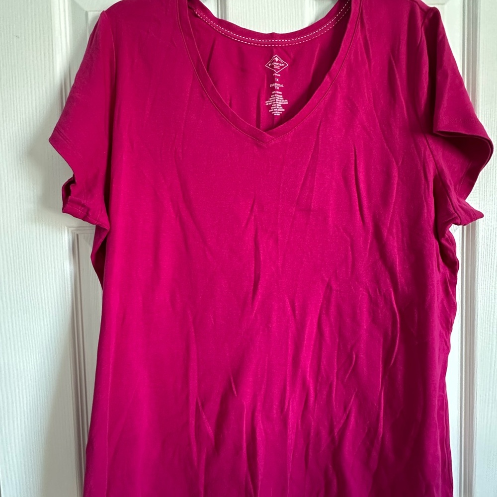St. John's Bay Fuchsia V-Neck Short Sleeve Tee